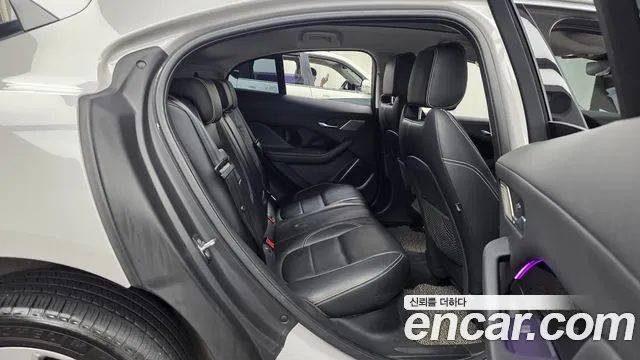 Jaguar I-PACE 2019 thumb 11
