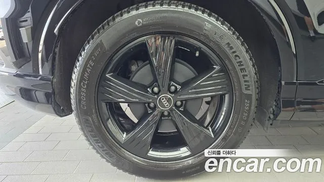 Audi Q4 e-tron 2022 thumb 2