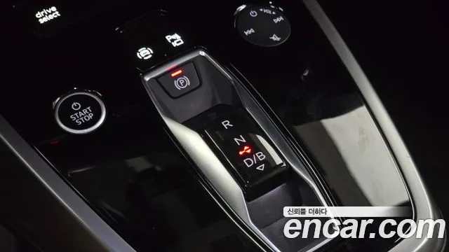 Audi Q4 e-tron 2022 thumb 3