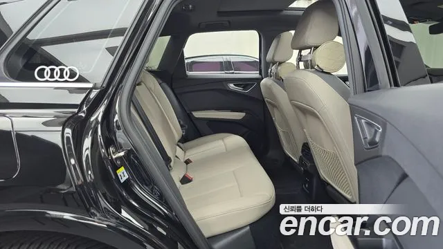 Audi Q4 e-tron 2022 thumb 9