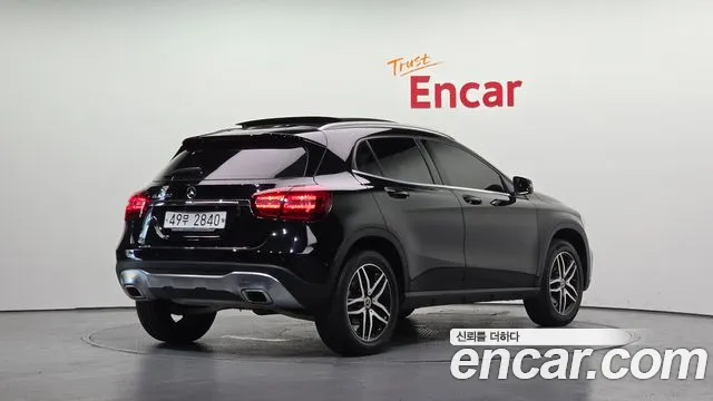 Mercedes-Benz GLA 2019 thumb 11