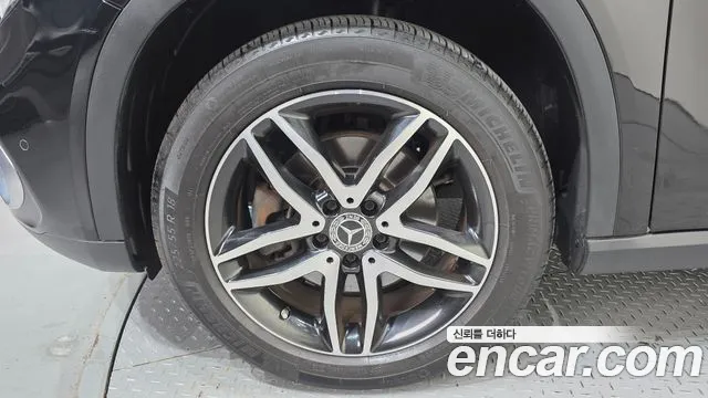 Mercedes-Benz GLA 2019 thumb 12