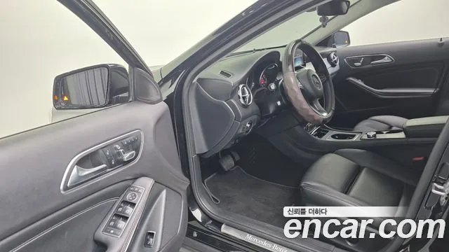 Mercedes-Benz GLA 2019 thumb 9