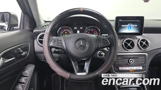Mercedes-Benz GLA 2019 thumb 10