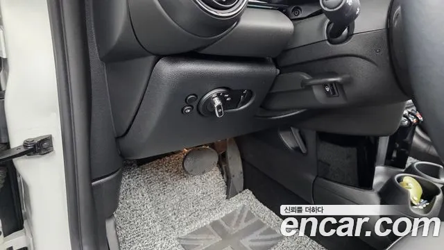 Mini Cooper Convertible 2024 thumb 4