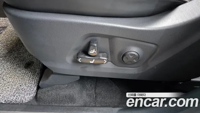 KG_Mobility_Ssangyong Rexton 2025 thumb 2