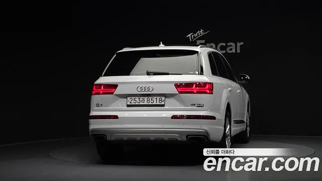 Audi Q7 2019 thumb 7