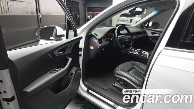 Audi Q7 2019 thumb 11