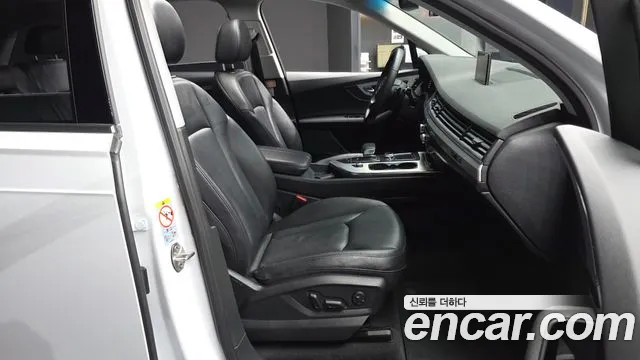 Audi Q7 2019 thumb 2
