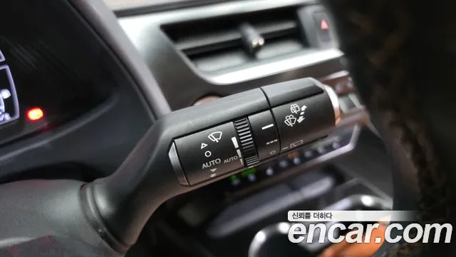 Lexus UX 2019 thumb 10