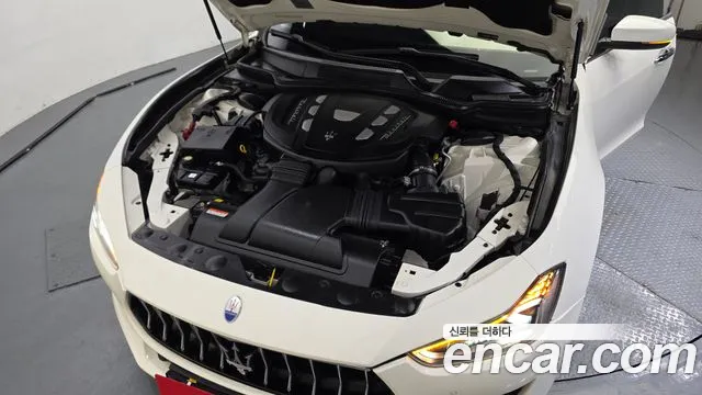 Maserati Ghibli 2019 thumb 4