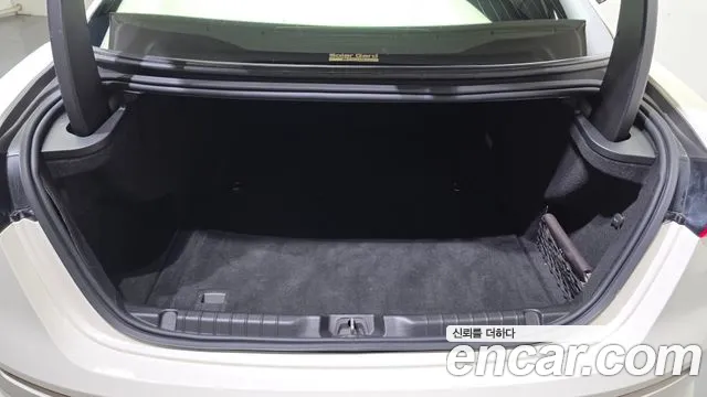 Maserati Ghibli 2019 thumb 6