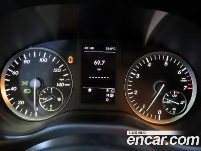 Mercedes-Benz V-Class 2020 thumb 12