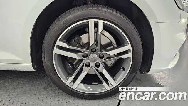 Audi A4 2019 thumb 5