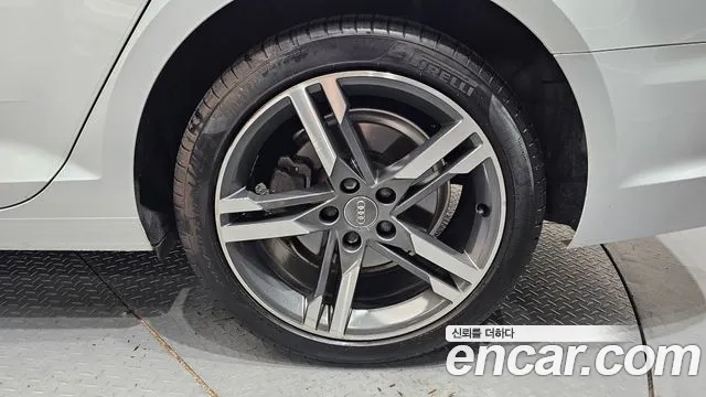 Audi A4 2019 thumb 12