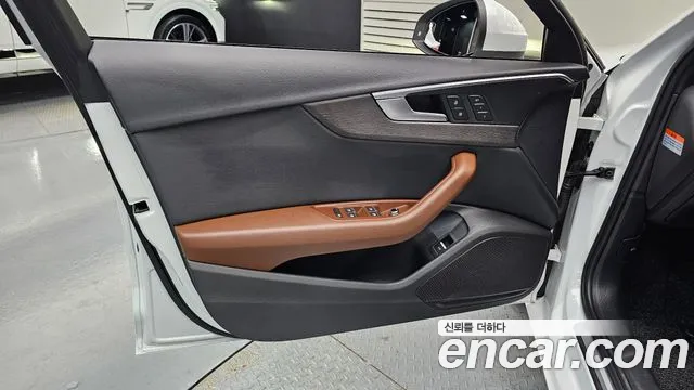 Audi A4 2019 thumb 10