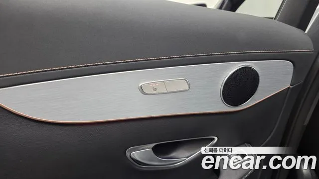 Mercedes-Benz EQC 2020 thumb 10