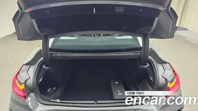BMW 8 серии 2025 thumb 5