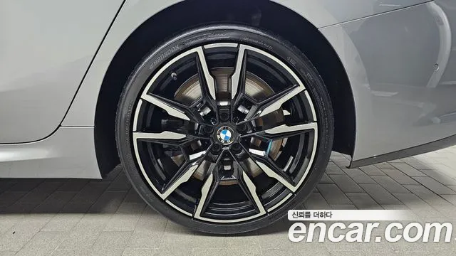 BMW 8 серии 2025 thumb 2