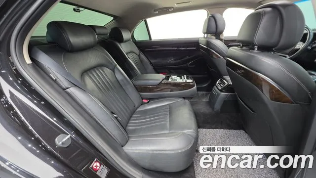 Genesis G90 2019 thumb 11