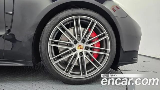 Porsche Panamera 2019 thumb 2