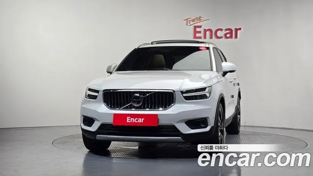 Volvo XC40 2021 thumb 4