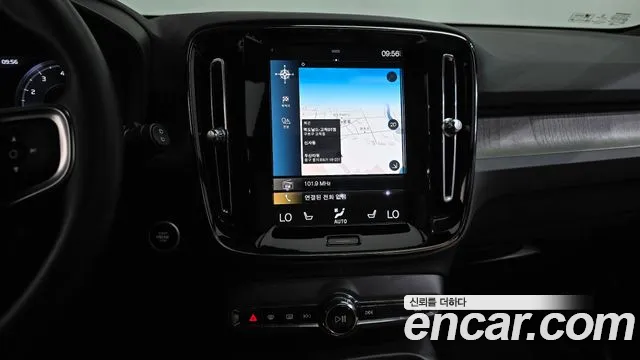Volvo XC40 2021 thumb 2