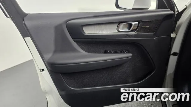 Volvo XC40 2021 thumb 10