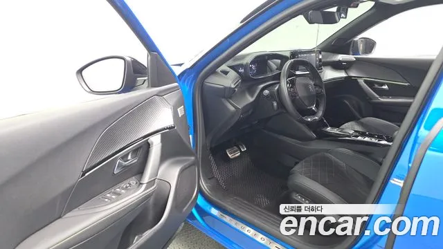 Peugeot e-2008 2023 thumb 3