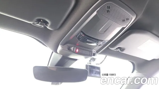 Peugeot e-2008 2023 thumb 2