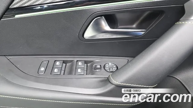 Peugeot e-2008 2023 thumb 11