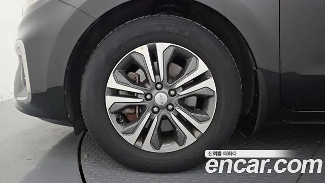 Kia Carnival 2019 thumb 2