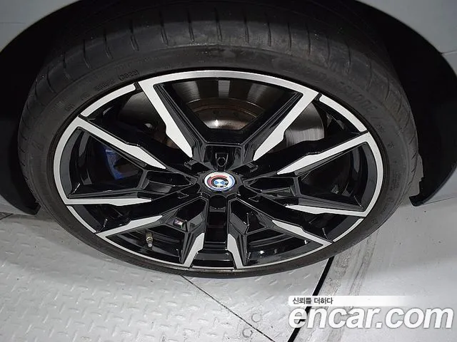 BMW 8 серии 2023 thumb 4