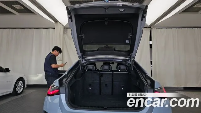 BMW i4 2022 thumb 12