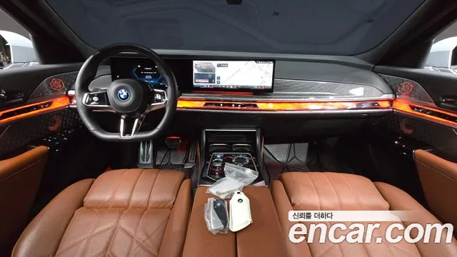 BMW i7 2024 thumb 11