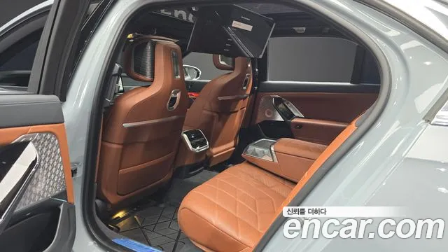 BMW i7 2024 thumb 6