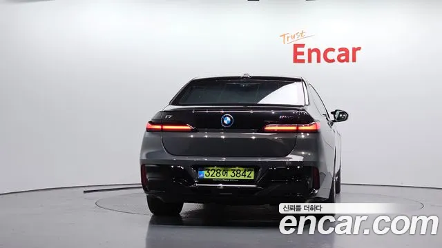 BMW i7 2025 thumb 12