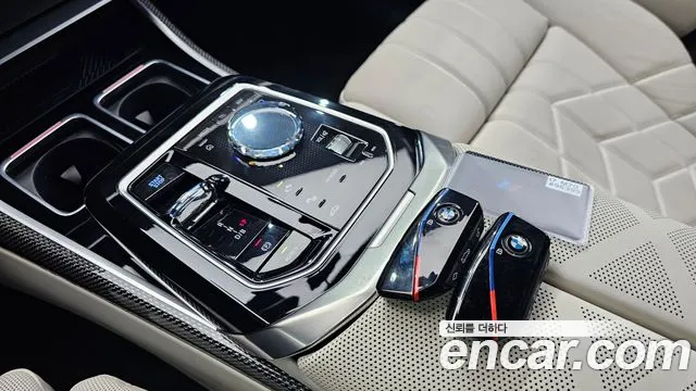 BMW i7 2025 thumb 4