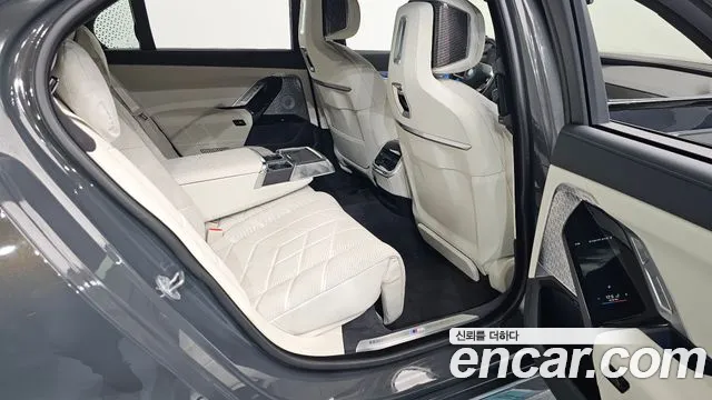 BMW i7 2025 thumb 9