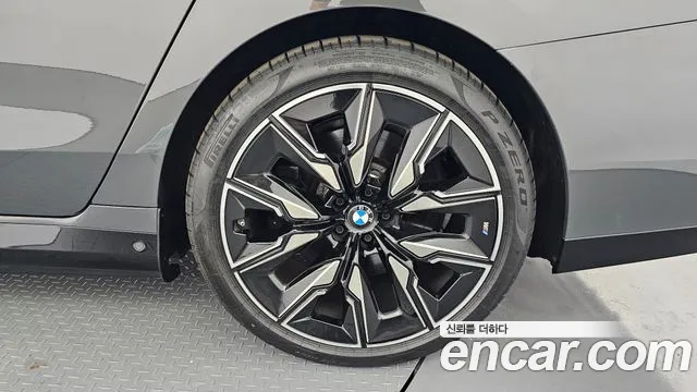 BMW i7 2025 thumb 5
