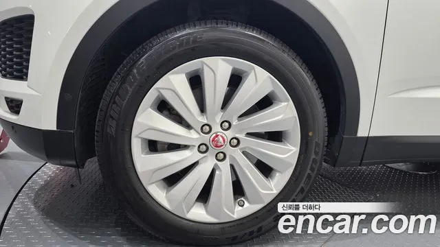 Jaguar E-Pace 2019 thumb 5