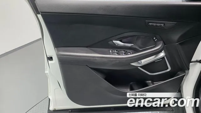 Jaguar E-Pace 2019 thumb 6