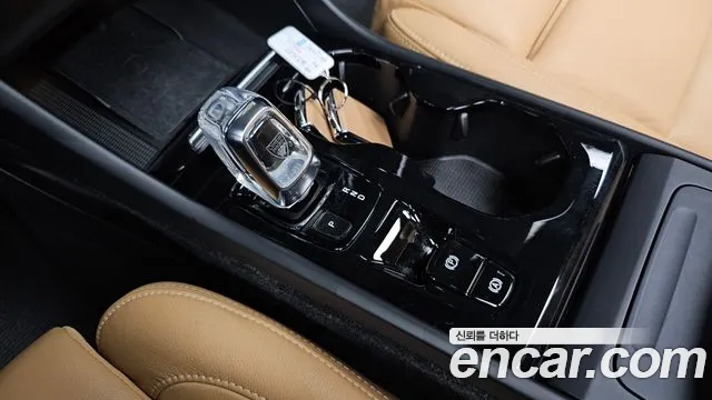 Volvo XC40 2019 thumb 10