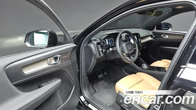Volvo XC40 2019 thumb 6
