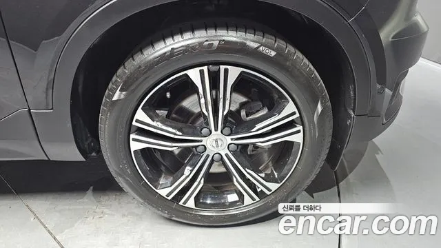Volvo XC40 2019 thumb 7