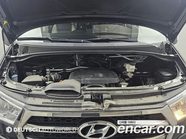 Hyundai Staria 2024 thumb 2