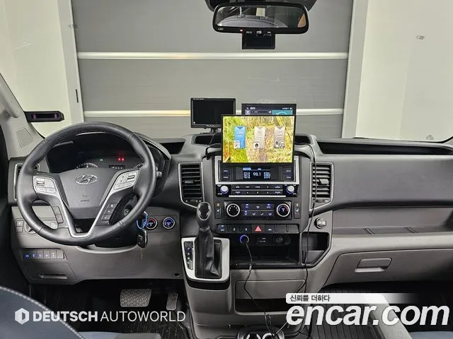 Hyundai Staria 2024 thumb 12