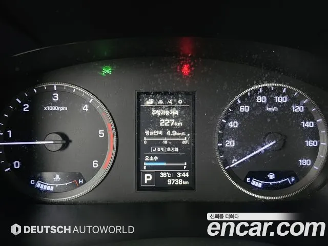 Hyundai Staria 2024 thumb 5