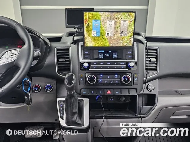 Hyundai Staria 2024 thumb 8