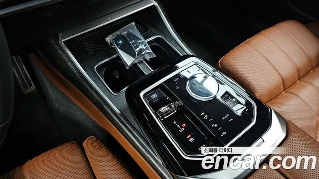 BMW i7 2023 thumb 5